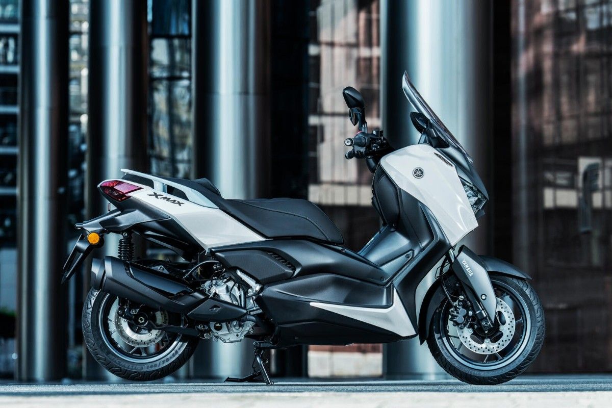 007_Yamaha_X-Max_300_Tech_Max+.jpg